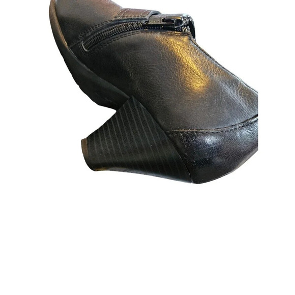 b.o.c. by Born Womens Black Leather Ankle Boots Booties Sz US 9.5 M Buckle Strap - Picture 7 of 10